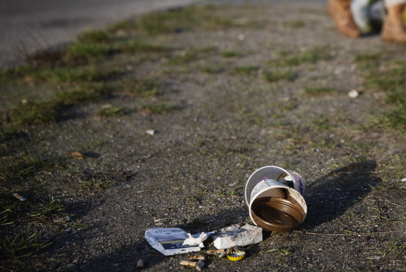 Derfor blander de færreste sig, når andre smider skrald i naturen eller på gaden